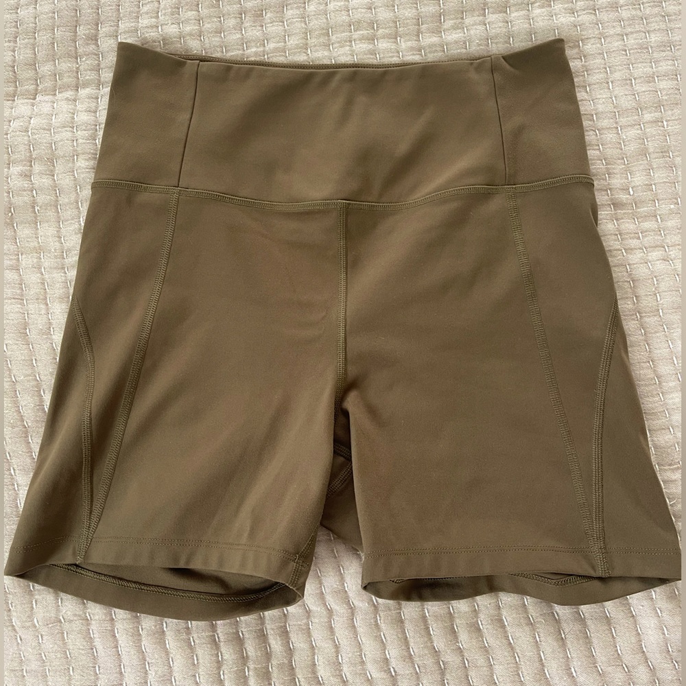 Girlfriend Collective High Rise Run Short in Spruce Size Large Barely Worn
